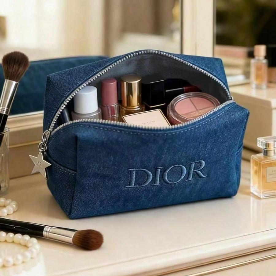 Dior Dark Denim Embroidered Lo - огляд і ціна Beauty Makeup Dior