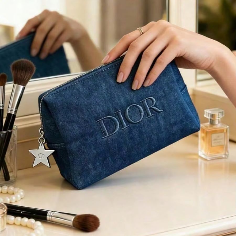 Dior Dark Denim Embroidered Lo - огляд і ціна Beauty Makeup Dior